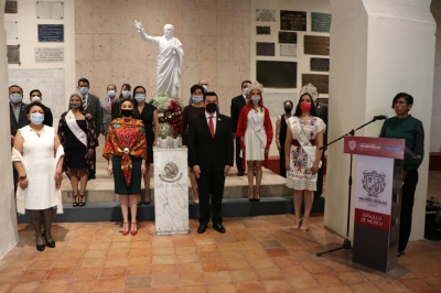 Presidente Municipal Miguel Ángel Rayas y Ayuntamiento 2018-2021 Colocan Ofrenda Floral en la Efigie del Cura Miguel Hidalgo y Entregan Fuego Simbólico