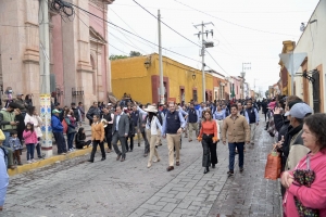 AUTORIDADES MUNICIPALES ENCABEZAN  DESFILE DEL 20 DE NOVIEMBRE