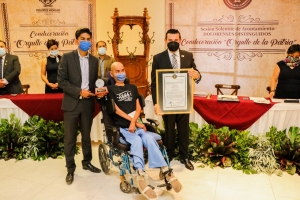 En Sesi&oacute;n Solemne de Ayuntamiento Entregan Condecoraci&oacute;n &ldquo;Orgullo de la Patria&rdquo; a 3 Dolorenses Distinguidos