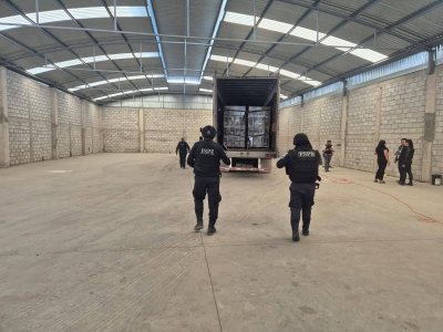 Recuperan Tractocamion, con carga de tequila de alta gama.