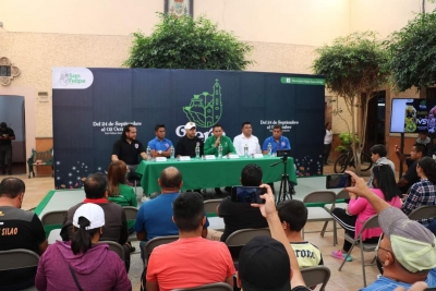 San Felipe, reciben leyendas del fut bol mexicano de los equipos America y Guadalajara.