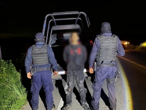 Detienen a hombre con motocicleta robada