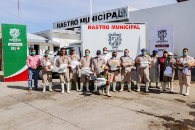 Presidente Municipal Entrega Camioneta Nueva al Rastro Municipal
