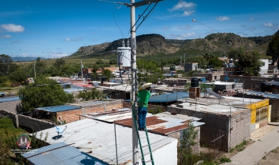 Instalan luminarias en San Jose del Torreon en Ocampo