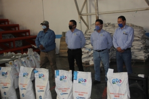 Alcalde Diego Leyva  entrega  bultos de semilla de ma&iacute;z a productores SanDieguenses